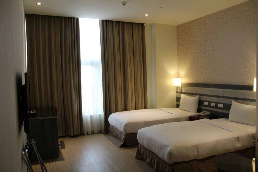 Highness Hotel Guishan Exterior photo