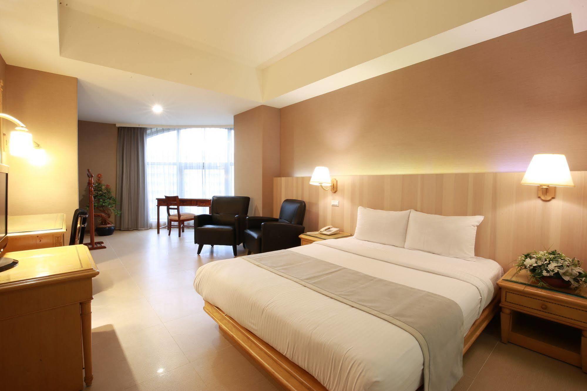 Highness Hotel Guishan Exterior photo