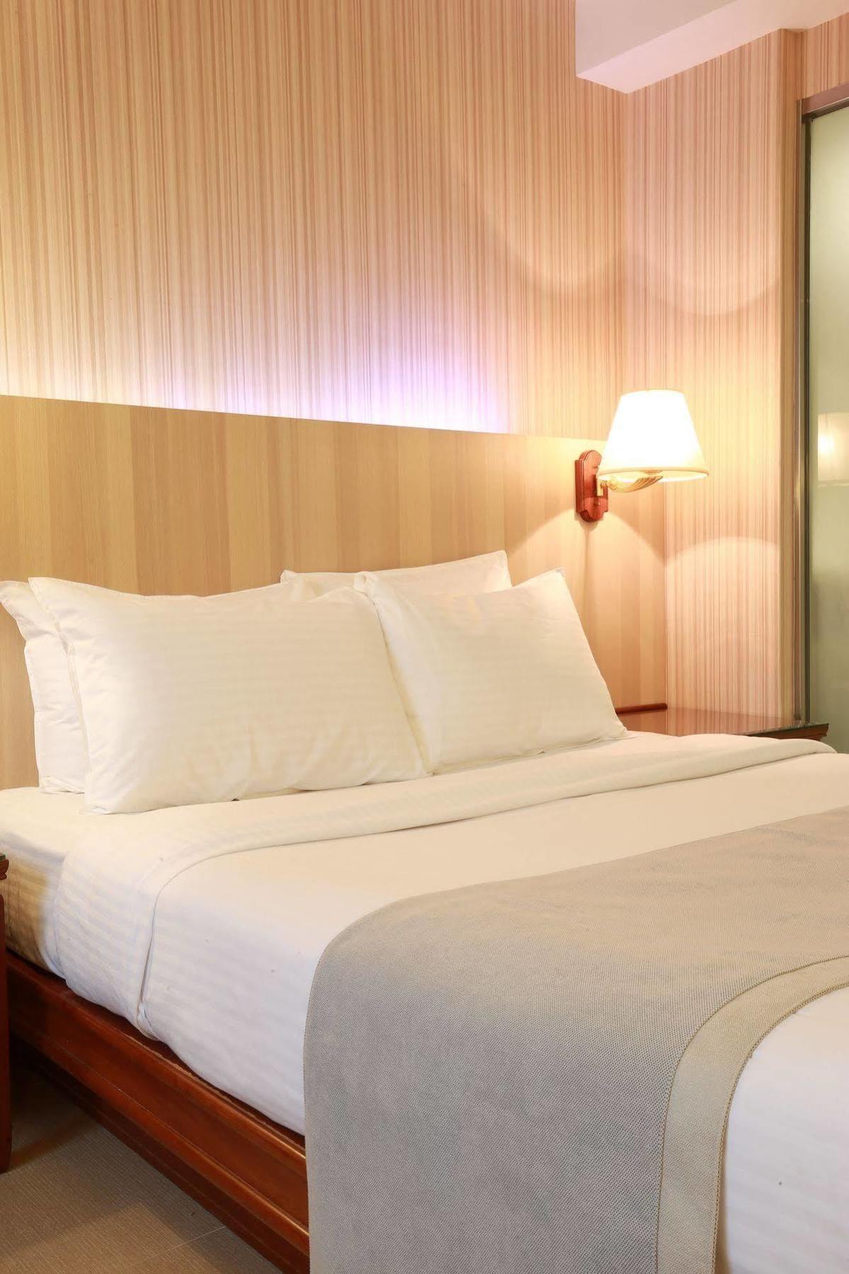Highness Hotel Guishan Exterior photo